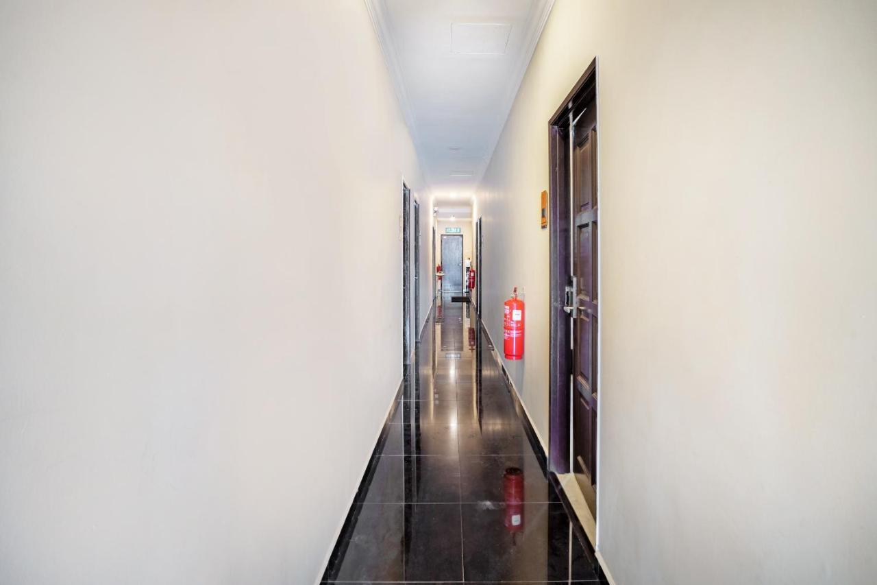 Hentian Hotel Каджанг Екстериор снимка